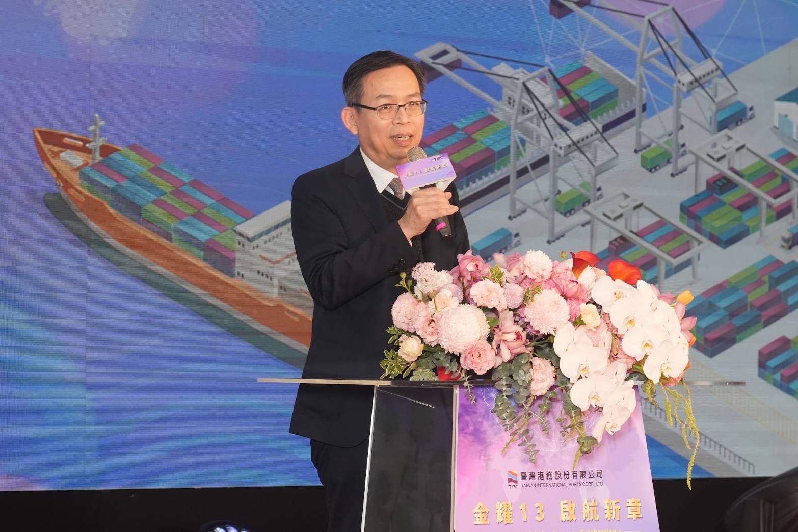 MOTC Deputy Minister Kuo-shian Lin presenting his welcoming remarks