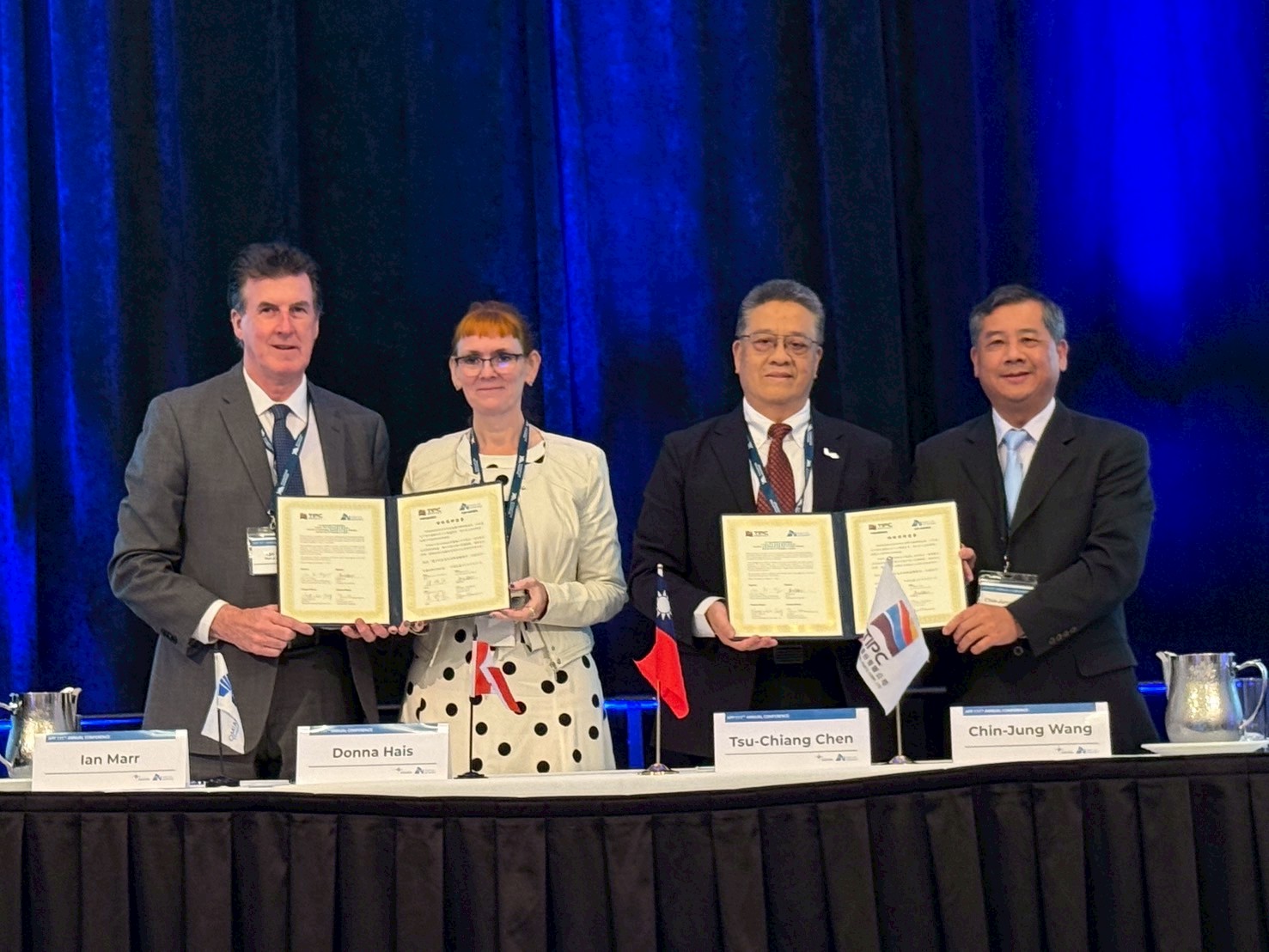 Image 2. Port of Nanaimo and Port of Kaohsiung officially become sister ports. (From left to right, Nanaimo Port Authority President and CEO Ian Marr, Nanaimo Port Authority Board Chair Donna Hais, Port of Kaohsiung Harbor Master Tsu-chiang Chen, and TIPC President Chin-jung Wang)