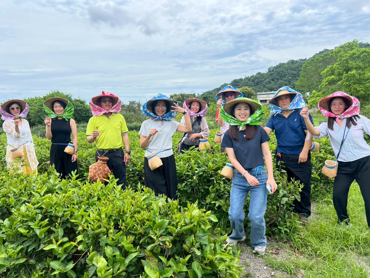 Image 5. Delegates join a tea-harvesting experience activity in Yilan, getting a feel for local tea farming heritage and the natural beauty of northeastern Taiwan