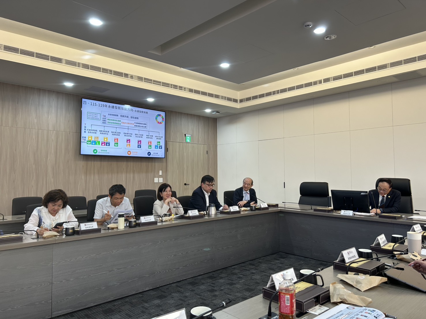 圖2、外部專家就港務公司永續發展策略與推動方向提供專業建議