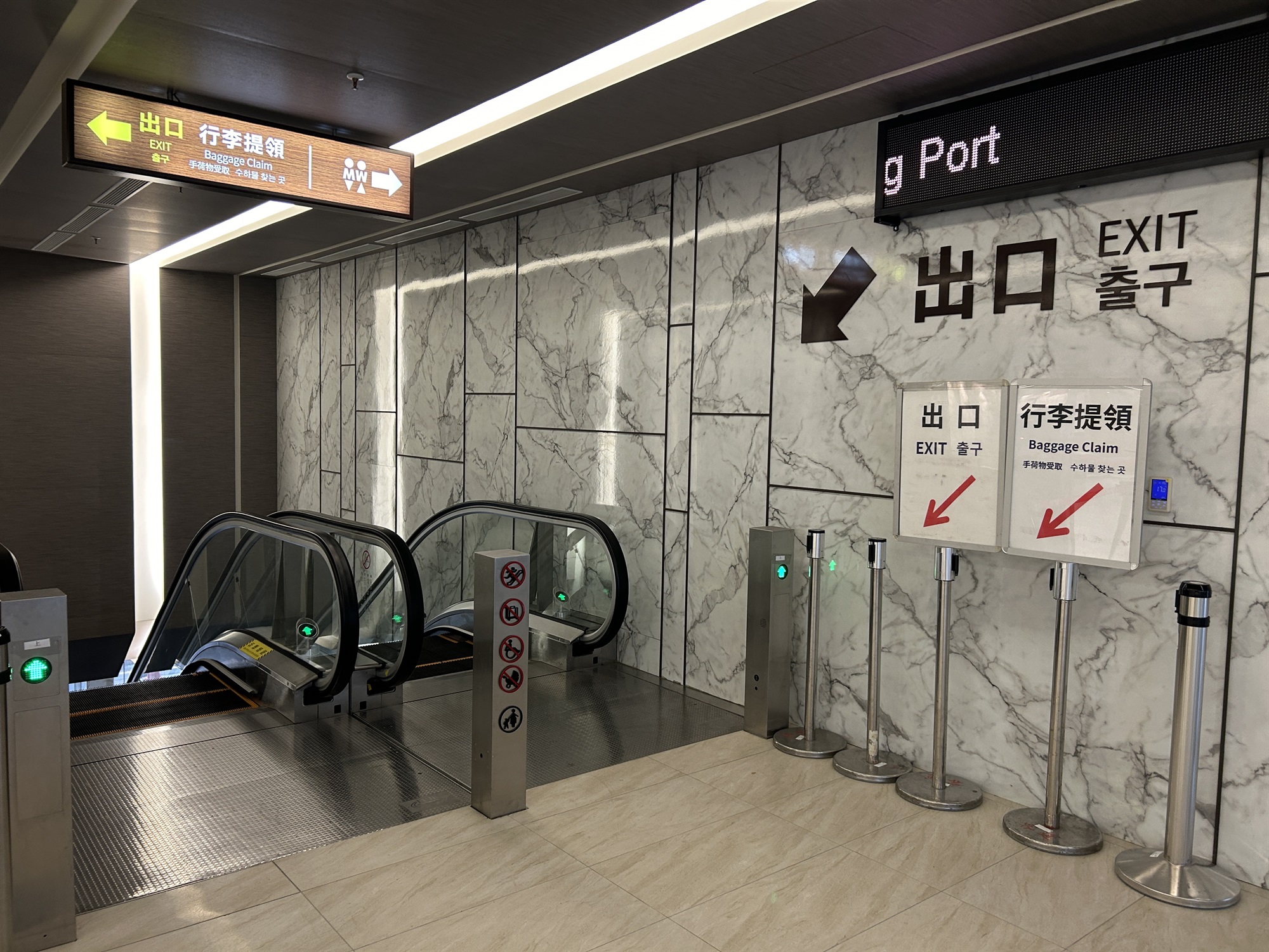 Images 4. Newly completed multilingual signage upgrade, Keelung Port East Passenger Terminal