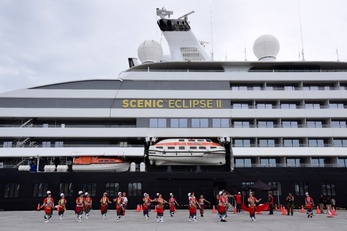 圖1、114年4月17日迎賓舞歡迎星凝天蝕2號(SCENIC ECLIPSE II)靠泊花蓮港(※資料來源 曹夢麟拍攝提供)