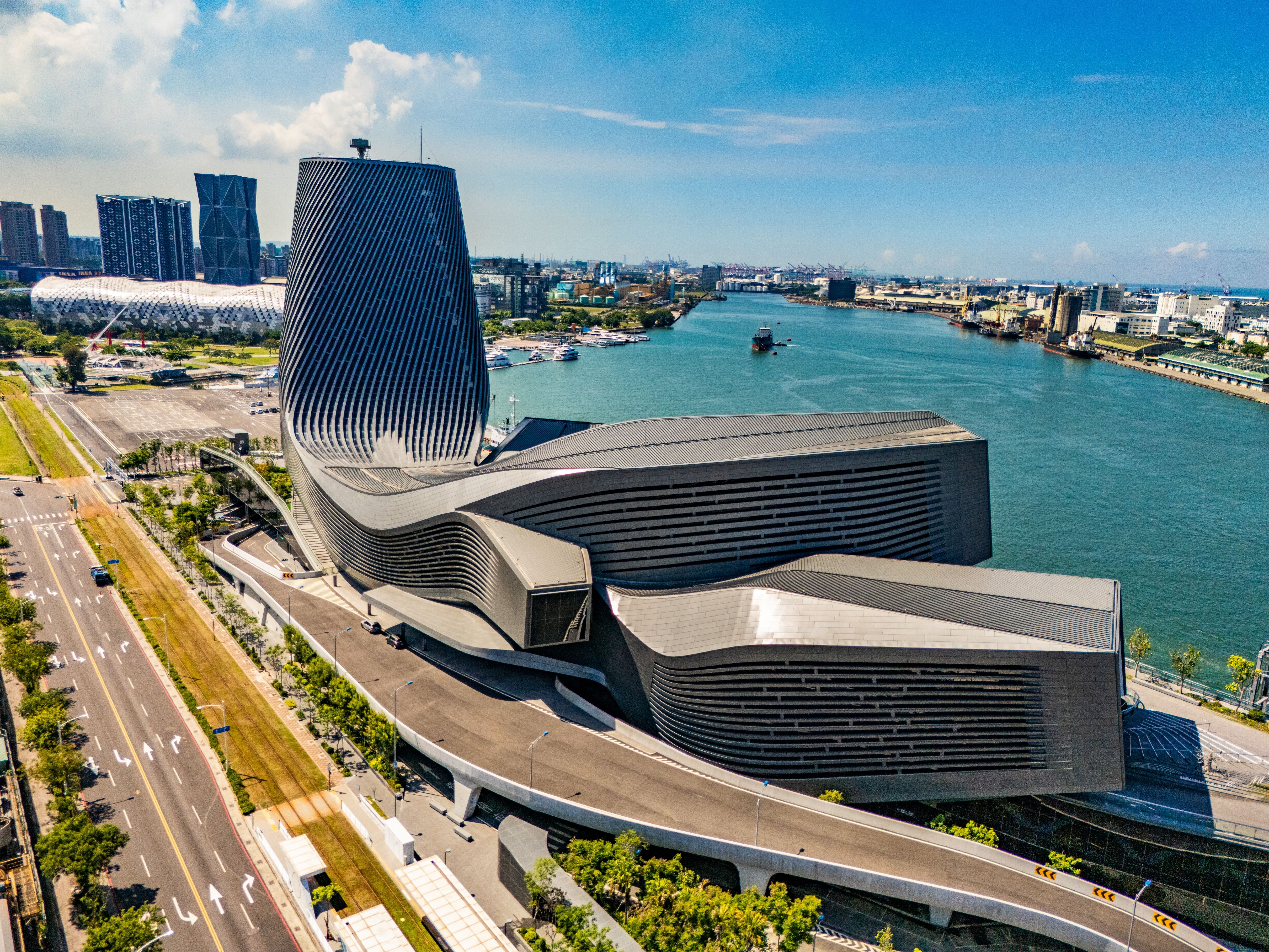 高雄港旅運中心