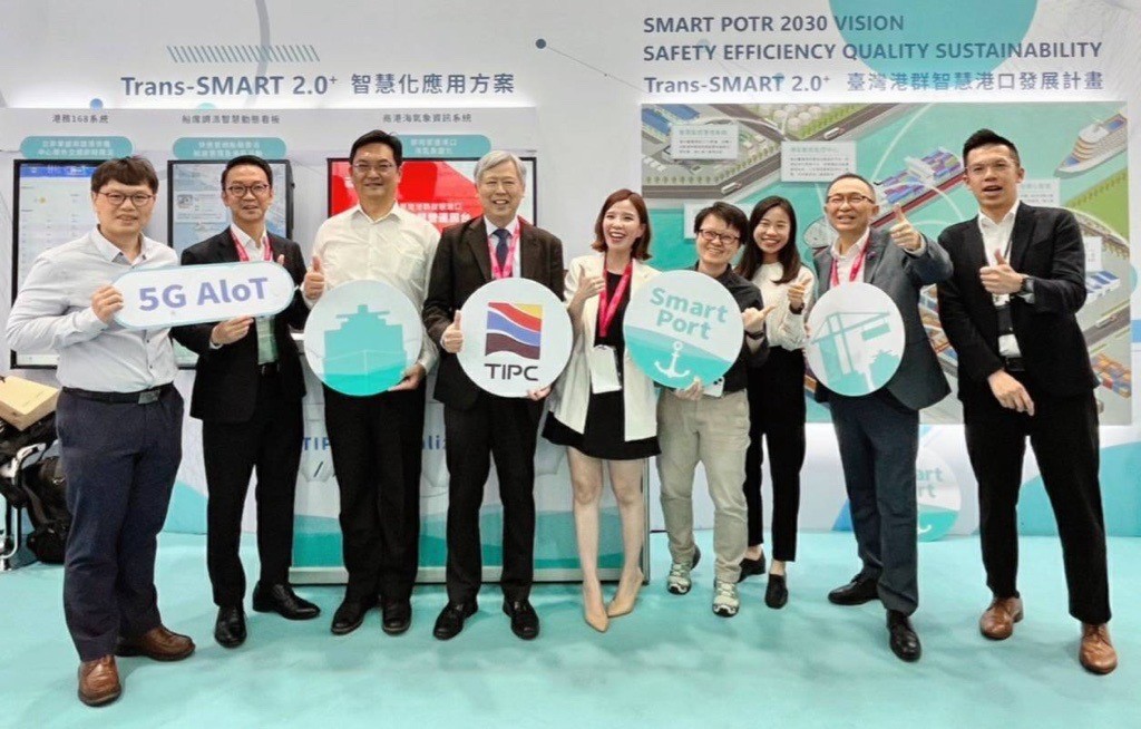 2024高雄智慧城市展 臺灣港務公司與中華電信公司團隊合影